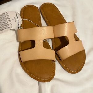 NWT Never Worn Amazon Women's Tan Slide Sandals